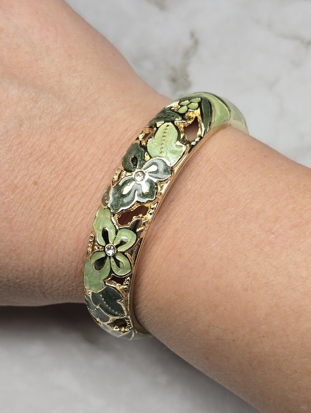 Green Enamel Floral Hinged Bangle Bracelet Gold Tone 7.75"